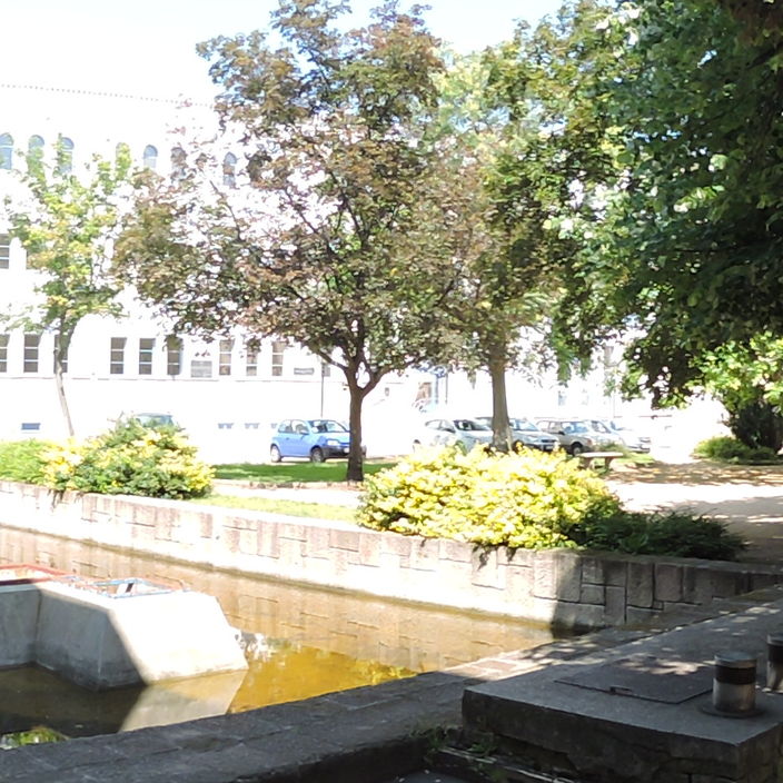 Előtte: a tér 2016 nyarán