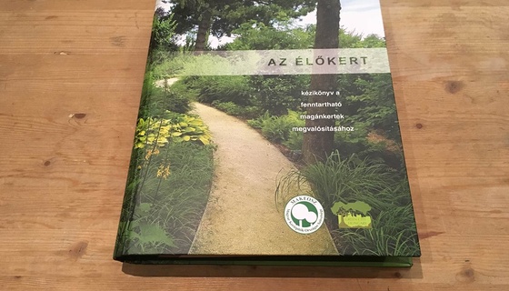 Könyvajánló: "Az élőkert"